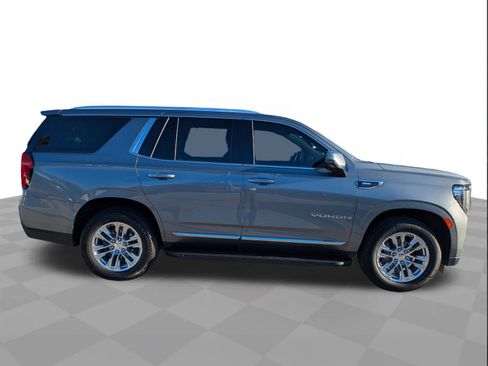 Used 2021 GMC Yukon SLT w/ SLT Luxury Plus Package image 3