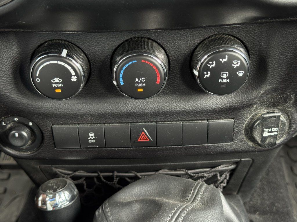 Used 2017 Jeep Wrangler Unlimited Sport w/ Quick Order Package 23S AWD/4WD image 17