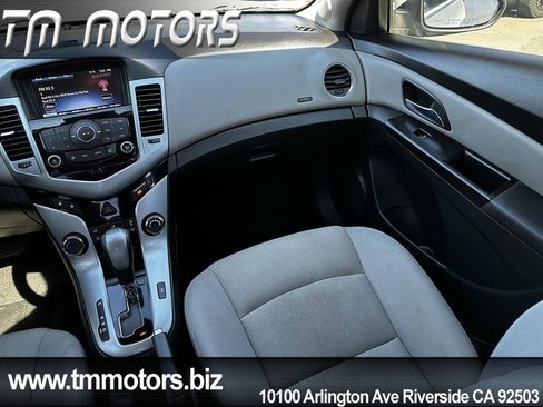 Used 2014 Chevrolet Cruze LT image 12