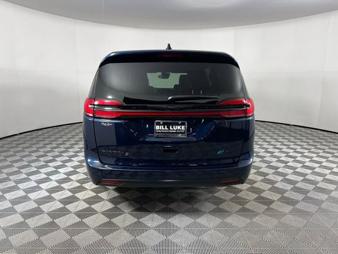 Certified 2024 Chrysler Pacifica Limited image 6