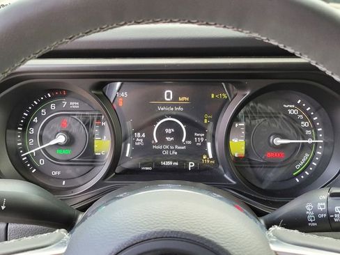 Used 2025 Jeep Wrangler Unlimited Sahara AWD/4WD image 25
