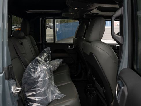 New 2026 Jeep Gladiator Mojave AWD/4WD image 20