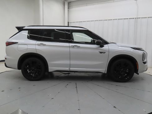 New 2026 Mitsubishi Outlander SEL AWD/4WD image 2