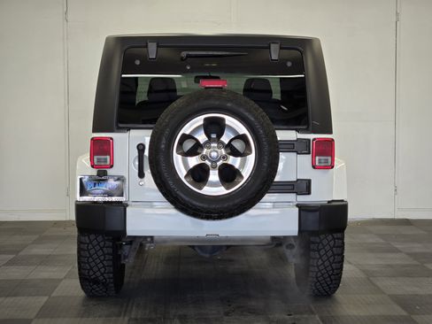 Used 2016 Jeep Wrangler Sahara w/ Connectivity Group image 6
