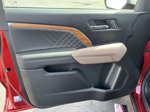 Used 2025 GMC Canyon Denali image 26