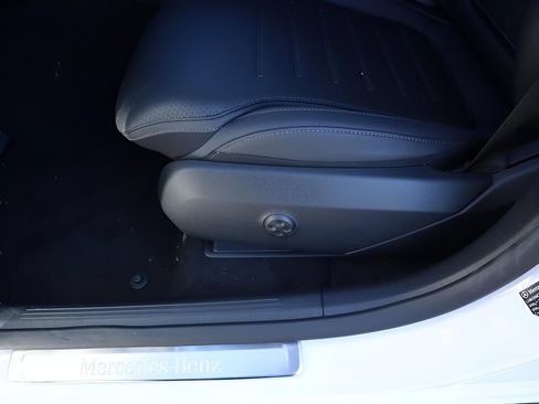 Used 2026 Mercedes-Benz GLC 300 4MATIC image 31