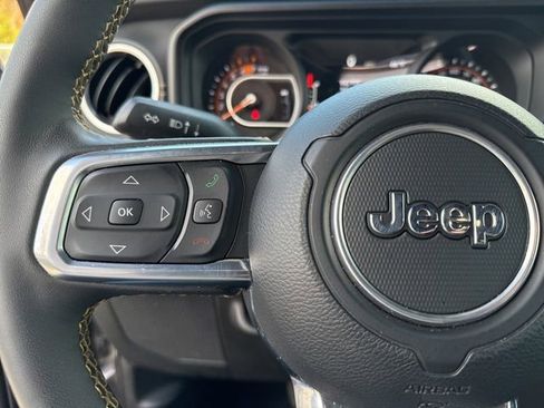 Used 2024 Jeep Wrangler Sahara image 39