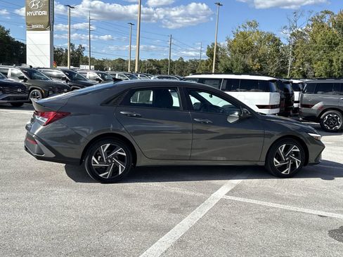 Used 2025 Hyundai Elantra SEL w/ Cargo Package image 2
