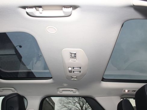 New 2026 Land Rover Discovery Limited Edition AWD/4WD image 39
