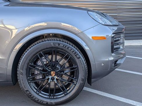 Certified 2026 Porsche Cayenne AWD/4WD image 11