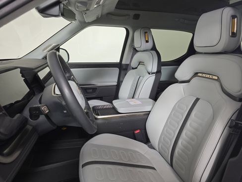 Used 2024 Rivian R1T Adventure image 20