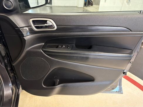 Used 2020 Jeep Grand Cherokee Altitude AWD/4WD image 27