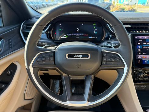 Used 2023 Jeep Grand Cherokee 4WD 4xe w/ Luxury Tech Group II image 15