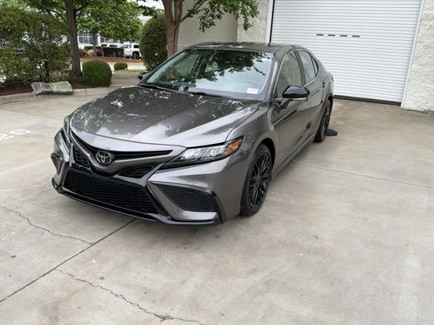 Used 2023 Toyota Camry SE w/ Convenience Package FWD image 5