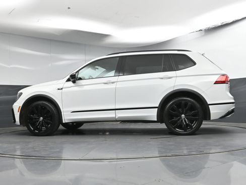 Used 2021 Volkswagen Tiguan SE R-Line image 28