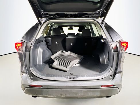 Used 2021 Toyota RAV4 XLE image 34