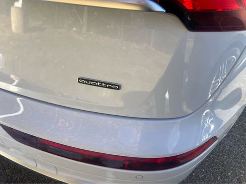 Used 2024 Audi Q5 2.0T Premium w/ Convenience Package image 11