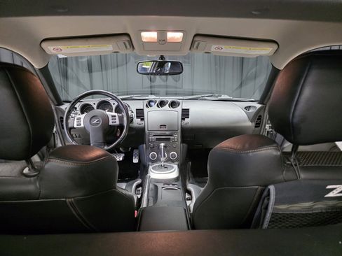 Used 2006 Nissan 350Z Touring w/ (N93) Cargo Convenience Pkg image 2