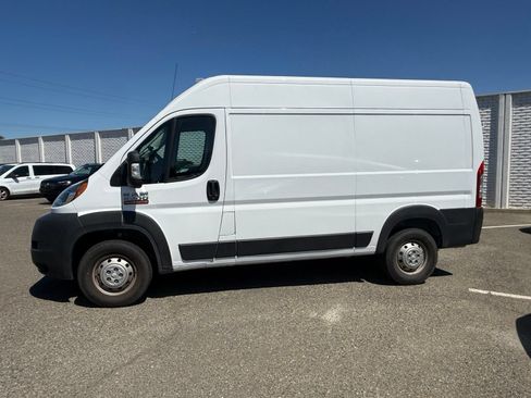 Used 2021 RAM ProMaster 2500 FWD image 2