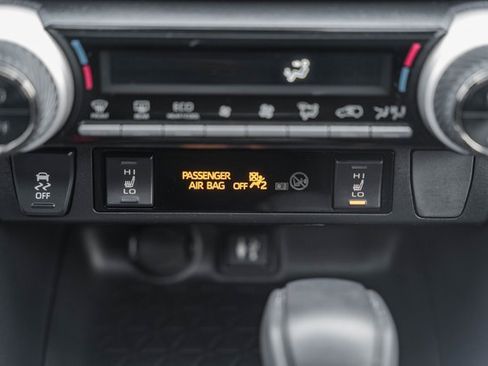 Used 2019 Toyota RAV4 XLE w/ Convenience Package image 24