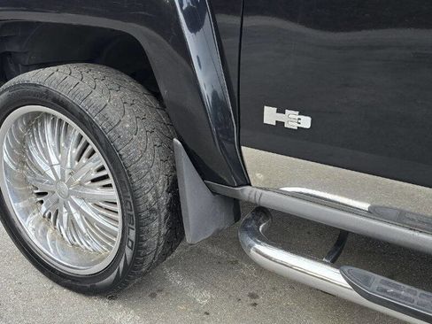 Used 2006 HUMMER H3 image 9