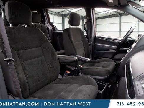 Used 2019 Dodge Grand Caravan SE FWD image 19