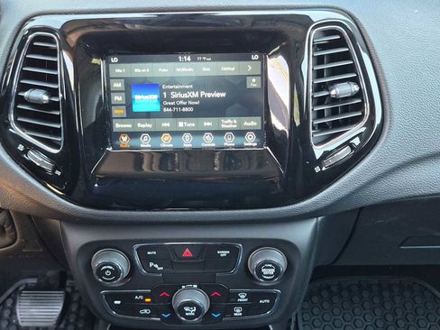 Used 2019 Jeep Compass Latitude AWD/4WD image 36