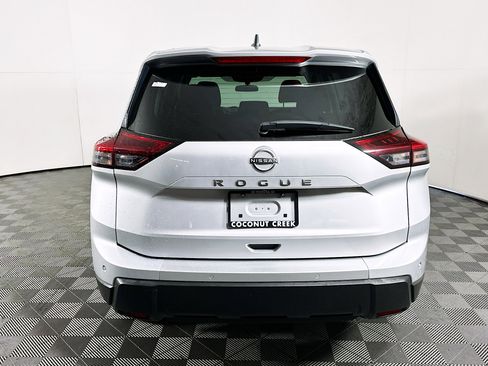 Used 2024 Nissan Rogue S image 4