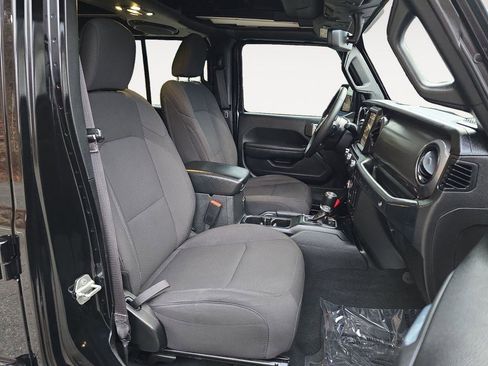 Used 2023 Jeep Wrangler Unlimited w/ Sun & Screen Package image 9