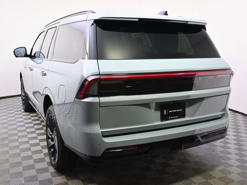 New 2026 Lincoln Navigator Reserve AWD/4WD image 4