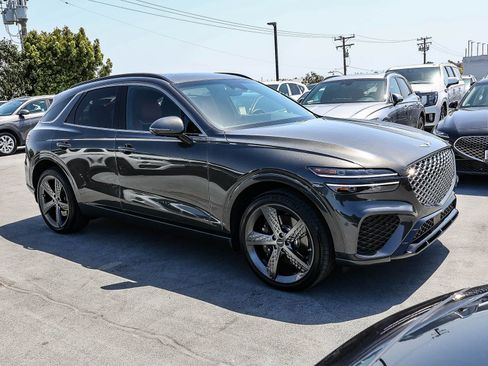 Used 2025 Genesis GV70 2.5T w/ Sport Prestige Package AWD/4WD image 3