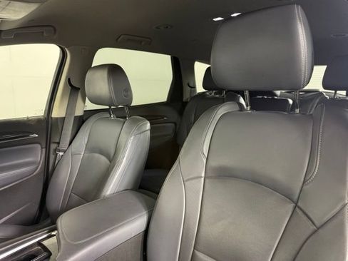 Used 2018 Buick Enclave Essence FWD image 6
