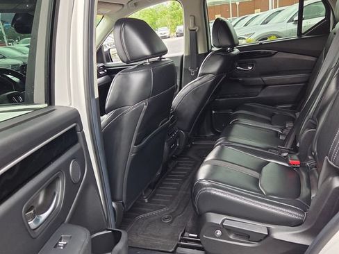 Used 2025 Honda Pilot EX-L image 11