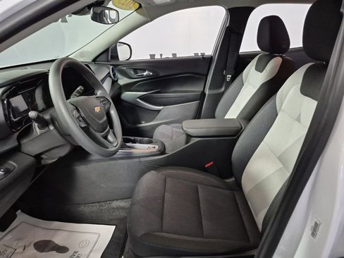 Certified 2025 Chevrolet Trax LS image 14