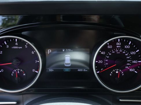 Certified 2022 Kia Carnival EX FWD image 28