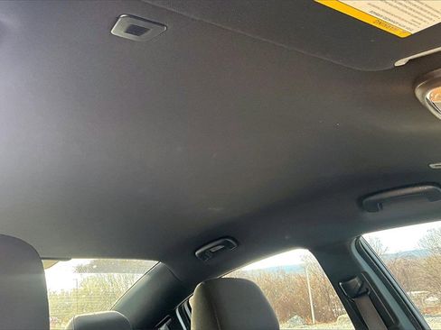 Used 2017 Dodge Charger SXT image 20