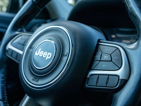 Used 2018 Jeep Compass Limited w/ Navigation Group AWD/4WD image 23