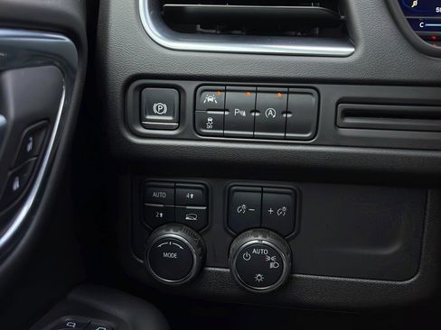 Used 2024 Chevrolet Tahoe LT AWD/4WD image 20