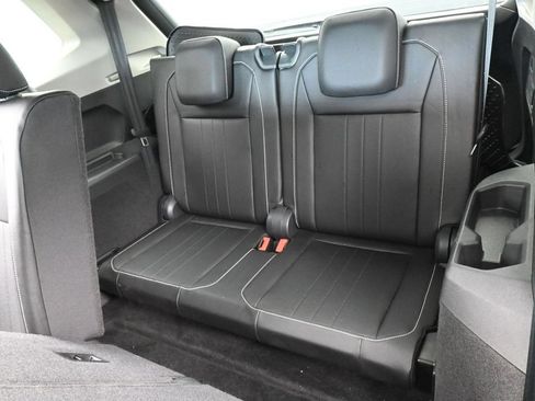 Used 2023 Volkswagen Tiguan SE FWD image 34