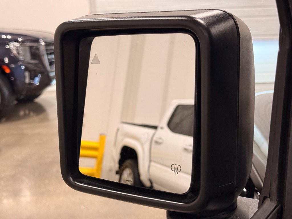 Used 2024 Jeep Wrangler Unlimited Sahara w/ Technology Group AWD/4WD image 12