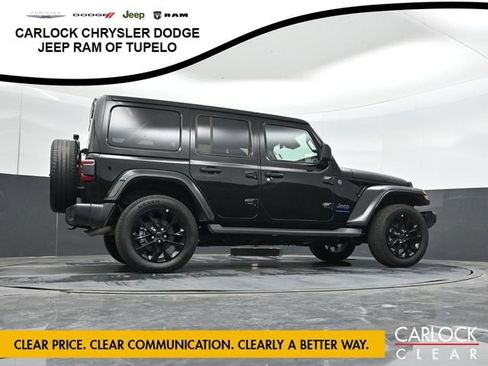 Used 2025 Jeep Wrangler Unlimited Sahara AWD/4WD image 40
