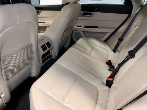 Used 2020 Jaguar XF Prestige image 20