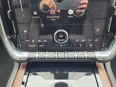 New 2026 GMC Yukon Denali w/ Denali Reserve Package AWD/4WD image 34