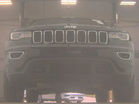 Used 2017 Jeep Grand Cherokee Laredo w/ Quick Order Package 23E AWD/4WD image 3