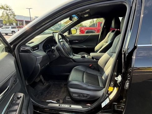 Used 2021 Toyota Venza XLE w/ Softex Package AWD/4WD image 9
