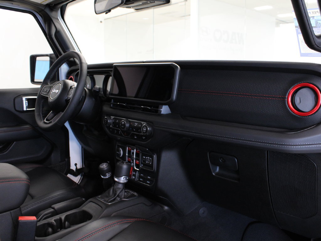 Used 2025 Jeep Gladiator Rubicon w/ Convenience Group AWD/4WD image 17