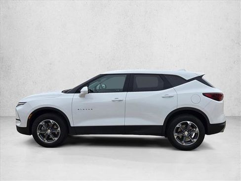 Used 2025 Chevrolet Blazer LT FWD image 9