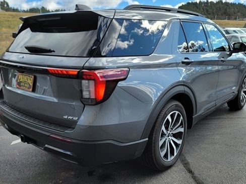 Used 2025 Ford Explorer ST-Line image 6