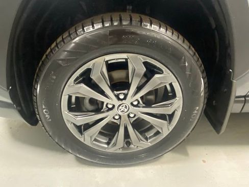 Used 2023 Toyota RAV4 XLE Premium image 5