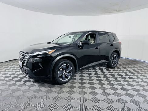 Used 2025 Nissan Rogue SV FWD image 4